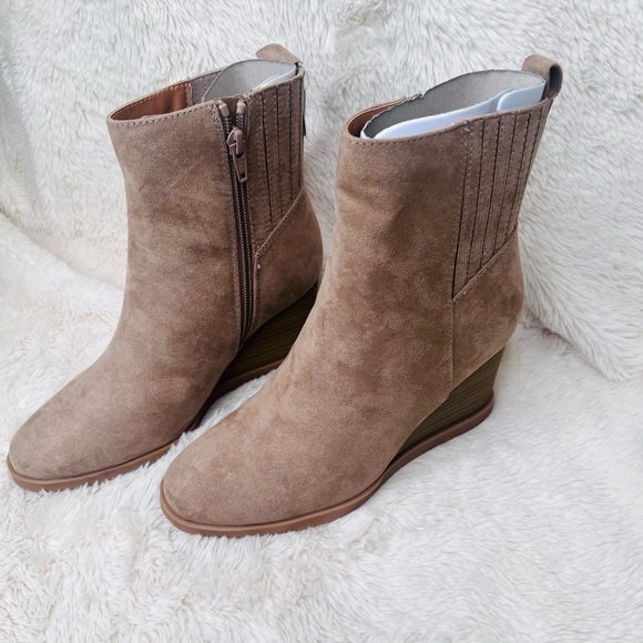 Women’s Cypress Faux suede ankle wedge boots New by Universal Thread - Picture 5 of 5